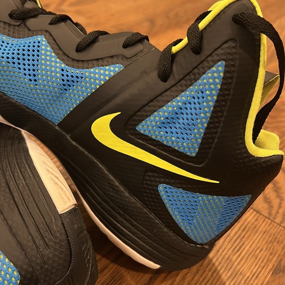 💕x2HP💕Nike Air zoom hyperfuse basketball shoe black blue and neon green - Picture 8 of 16